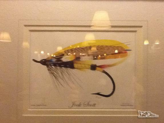 Quadros no restaurante Hueney, em Junín de Los Andes, na Argentina, mostram as diveras moscas que servem de iscas. Fly fishing é muito popular por aqui